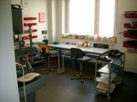 Werkstatt mit Zuschneide-Arbeitsstisch